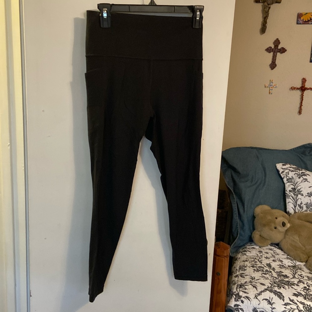 Athleta like new Capri leggings size medium cute with side pockets